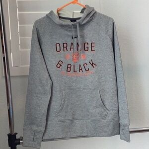 SF Giants Sweatshirt, Size Large, new condition.